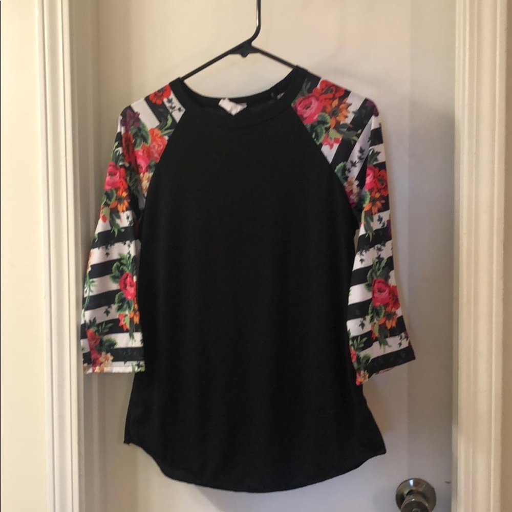 Pretty floral & striped sleeve shirt